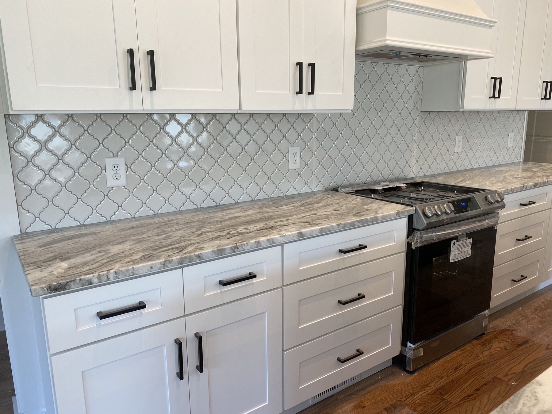 Arabesque tile kitchen backsplash