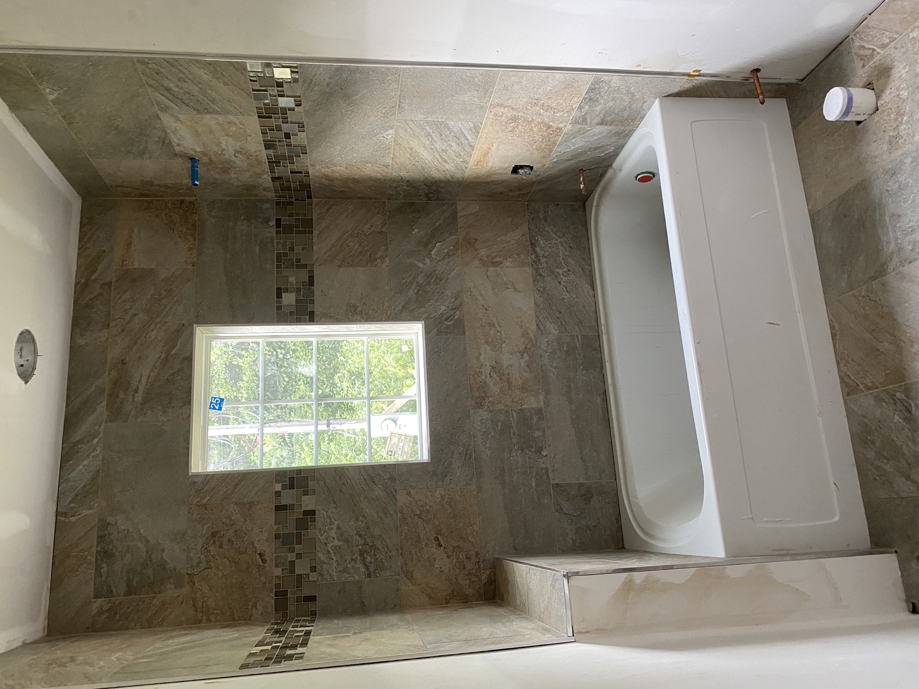 Tub surround · mosaic accent band